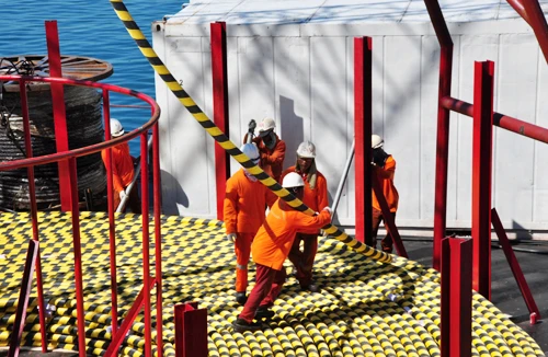 Kéo điện ra đảo Lý Sơn trong ngày nghỉ lễ