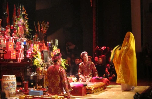 “Hầu đồng - Cõi thần, cõi người”