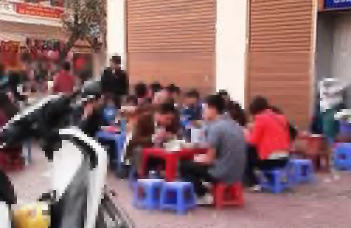 “Mùa chặt chém” của quán vỉa hè