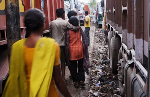 Những đứa trẻ sinh ra ở khu đèn đỏ