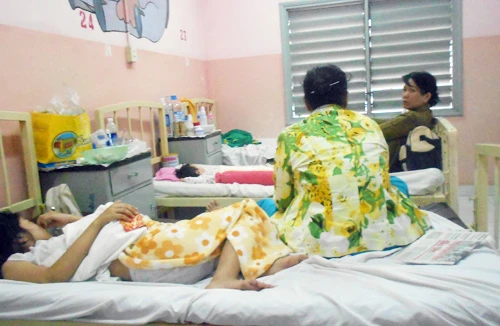 Trẻ nhập viện tăng mạnh