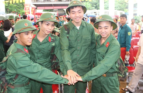 Công chức, viên chức sẽ thực hiện nghĩa vụ quân sự