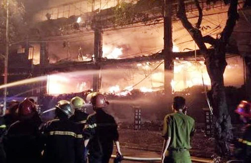 Vụ cháy quán Luxury - quận Tây Hồ: Buông lỏng quản lý