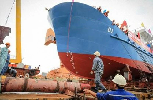 Hỗ trợ ngư dân vươn khơi: Đóng tàu vỏ thép, bảo hiểm rủi ro
