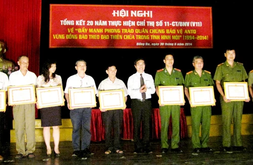 Nhiều giáo dân được khen thưởng