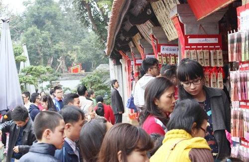 10 vạn lượt khách đến Văn Miếu trong dịp Tết