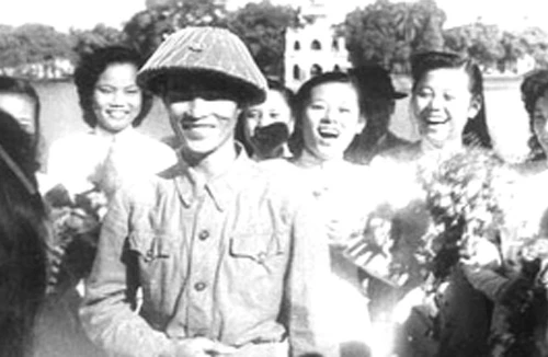 Đây lắng hồn núi sông…