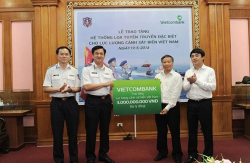 Trao tặng hệ thống loa đặc dụng cho lực lượng Cảnh sát biển