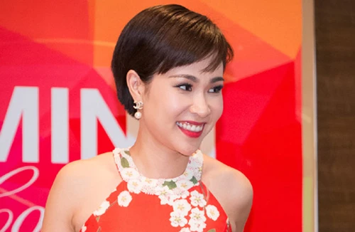 Uyên Linh mở màn In the spotlight phiên bản mới