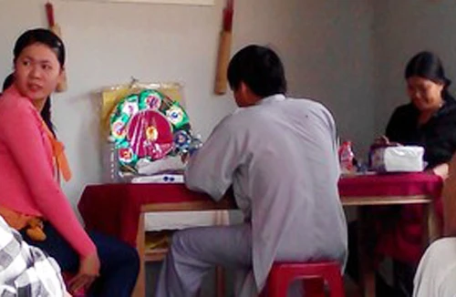 Đất Quảng Nam lại nổi "Thánh bà"