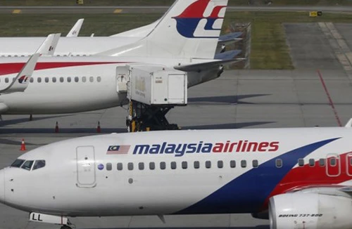Máy bay Malaysia Airlines hạ cánh khẩn cấp vì sự cố