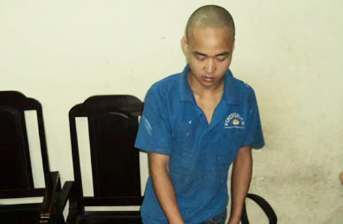 Kẻ giết người đồng tính cạo trọc đầu trốn vào chùa bị phát hiện từ một đôi giày lạ ở hiện trường