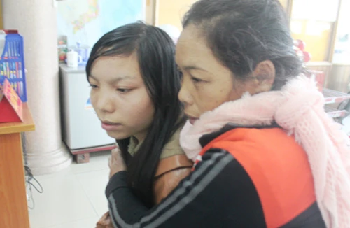 Cô gái trẻ thoát khỏi ổ quỷ nơi xứ người