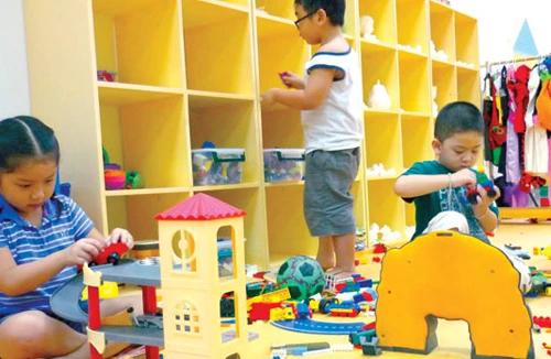 Gắp cục pin đồng hồ từ lỗ mũi trẻ