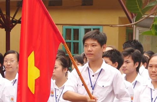 Hát Quốc ca để giáo dục tinh thần yêu nước