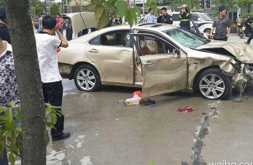 Lái xe cố ý cán chết khách bộ hành