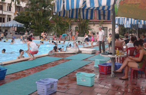 Dạy trẻ học bơi: Chất lượng... thả nổi