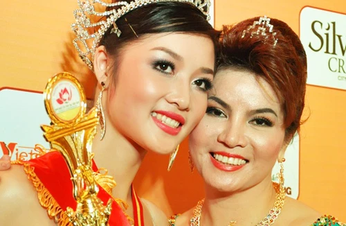 Người đẹp và miệng lưỡi thế gian