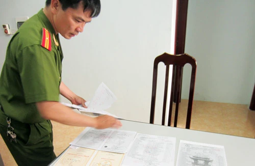 Cán bộ tuyển sinh... làm bằng giả