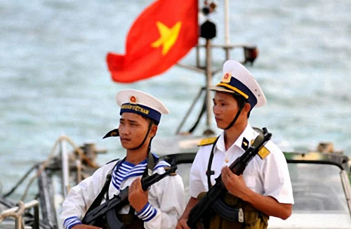 “Cháu cầu trời cho gió lặng, biển yên...”