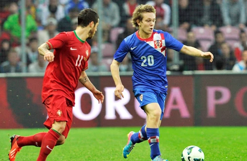 Barcelona bị cấm chuyển nhượng 1 năm: Premier League thở phào