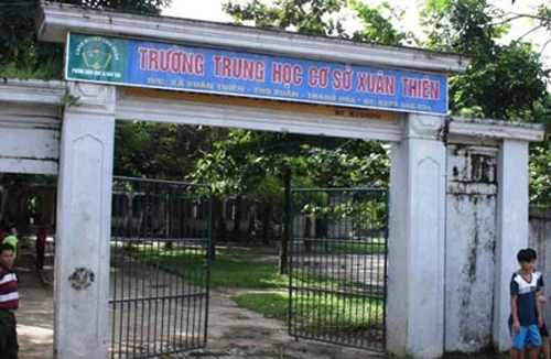 Đùa nghịch, 43 học sinh bị châm vật nhọn nghi dính máu nhiễm HIV