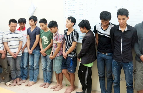 Phá ổ bạc ven sông, bắt 20 đối tượng