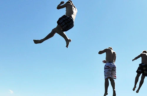 Trò thách đố ngu xuẩn và nguy hiểm