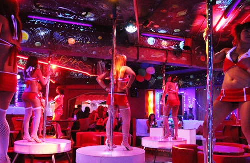 Một đêm ở phố đèn đỏ Bangkok