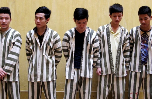 Ngày đánh giày đêm trộm cắp