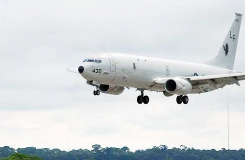 Tiêm kích Trung Quốc cản đường máy bay Mỹ