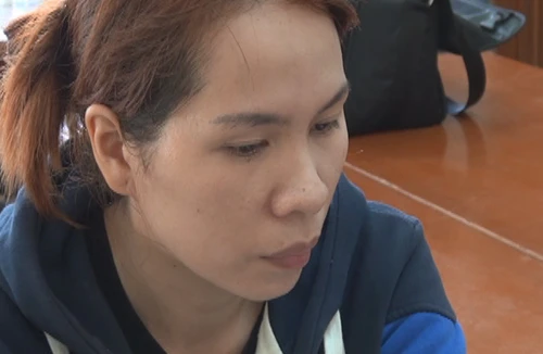 Kéo “phi công trẻ” đi tạt axit người yêu của chồng 