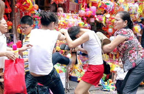 Đánh ghen kinh hoàng: Tình mất, nhà tan