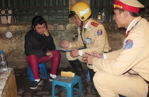 Dỗi bố mẹ, thiếu nữ bỏ nhà đi lạc