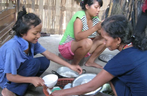 Cô bé "ma cà rồng" khiến cả gia đình khủng hoảng tinh thần