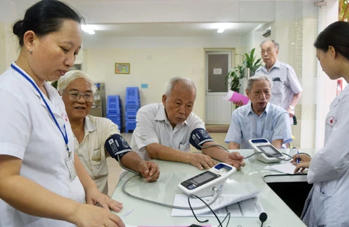 Khám bệnh miễn phí đối tượng chính sách