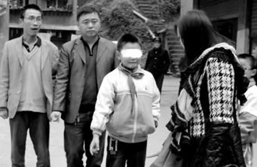 Trung Quốc: Giúp người sợ vạ đến thân?!