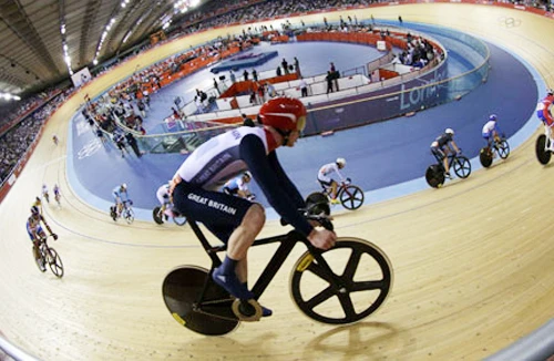 Nghèo mà đua đòi!