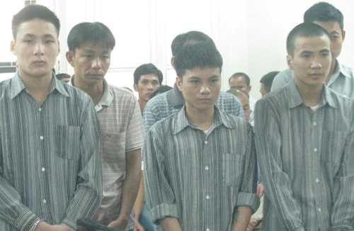 Lĩnh án vì… ra oai