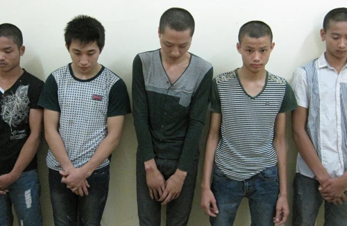 Mật phục trai làng hư hỏng, chơi bời