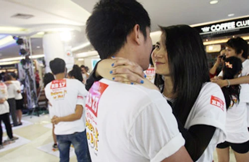 Kỷ lục ôm lâu nhất