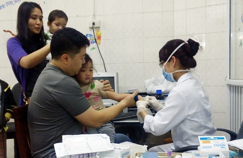 Mang họa vì tự ý truyền dịch, uống thuốc bổ