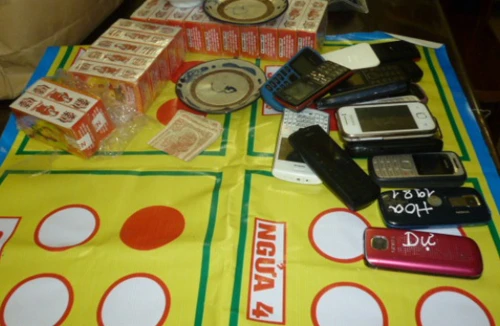 Không biết bị bịp, nhiều “con bạc” lao như thiêu thân