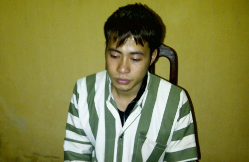 Tắt đèn, khống chế cô gái trẻ trong nhà trọ