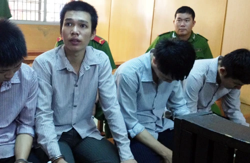 Giết người trong bệnh viện, 3 anh em cùng ngồi tù