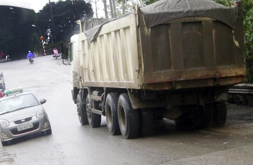 Dốc Lĩnh Nam tiềm ẩn tai nạn giao thông