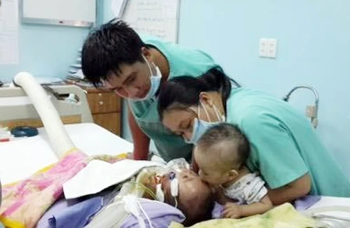 Bác sĩ Trương Quang Định chia sẻ về bức ảnh khiến cộng đồng mạng rơi nước mắt