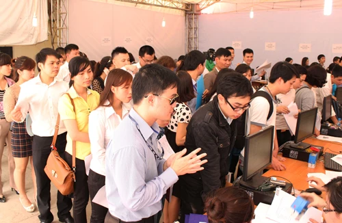 Xếp hàng nộp thuế