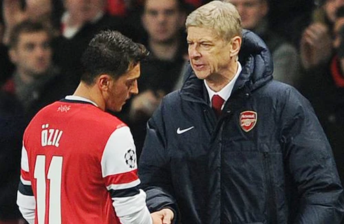 HLV Wenger: “Tôi muốn trả lại món hàng hớ Ozil”