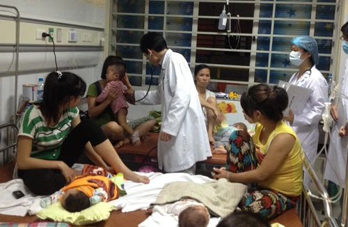 Khổ vì trông trẻ trong “mùa” sởi